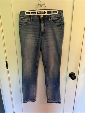 Kut from the Kloth Cropped Ankle Jeans in Faded Blue